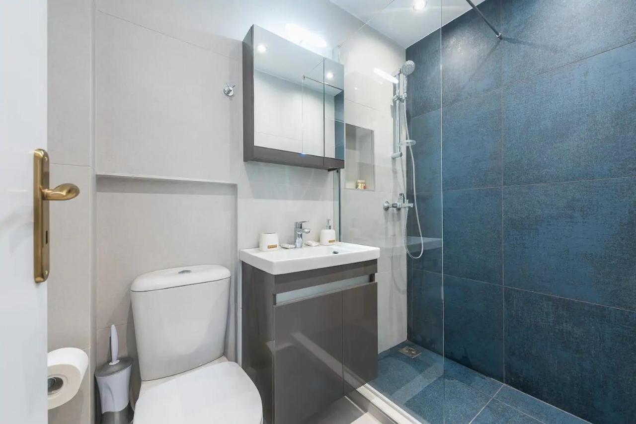 Glyfada Glass-Walled Designed Apt Atenas Exterior foto