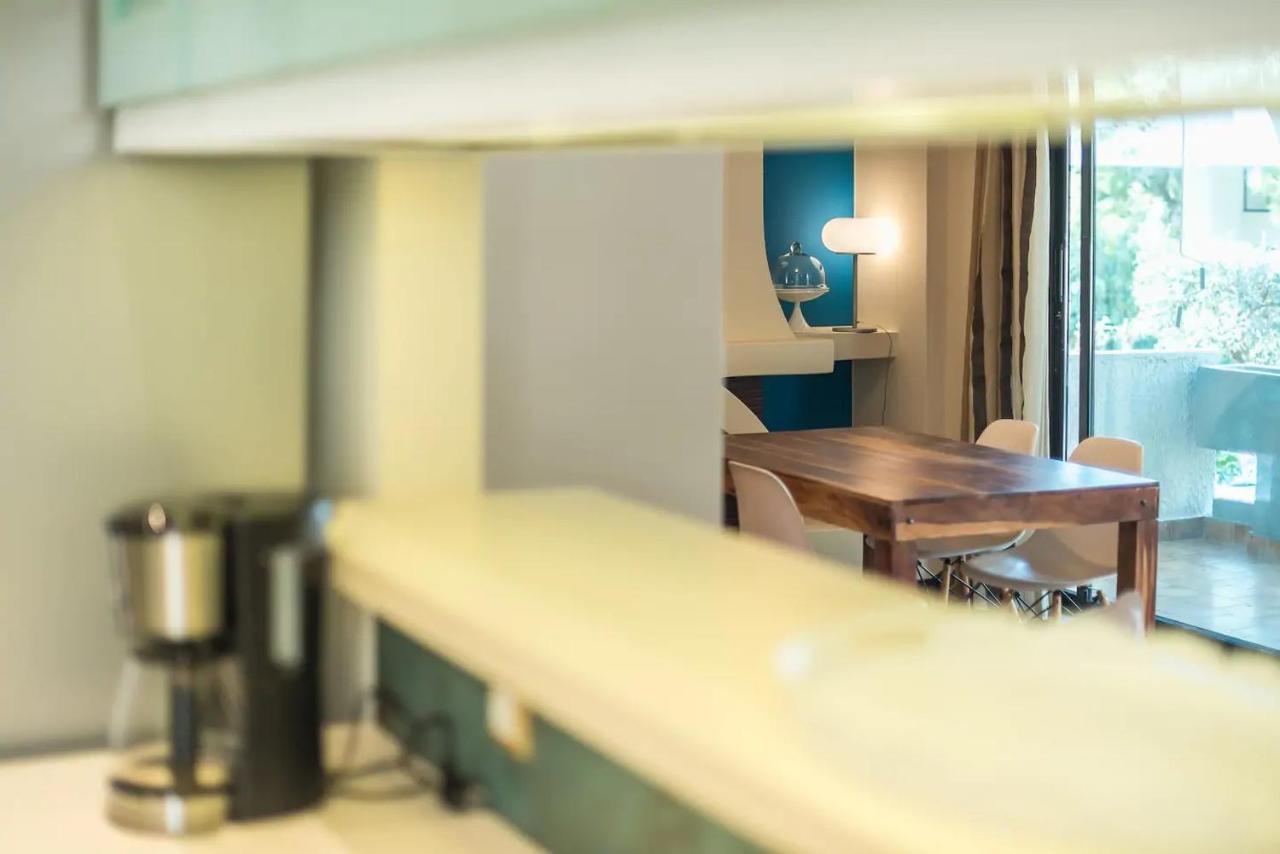 Glyfada Glass-Walled Designed Apt Atenas Exterior foto